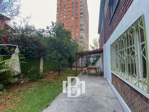 Casa En Venta De 3 Dorm. En Las Condes