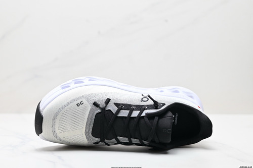 On Running Cloudtilt Zapatillas Blancas Y Negras