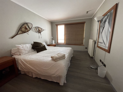 Departamento En Venta De 4 Dorm. En Lo Barnechea Centro Ski