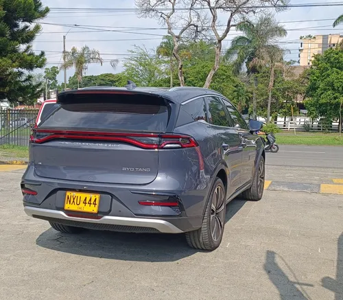 Byd Tang Ev Modelo: 2025 *(7 Puestos)*