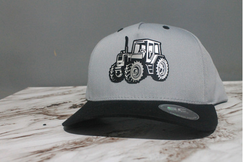 Gorra Tractor Agrícola  Placa Dorada/plata 