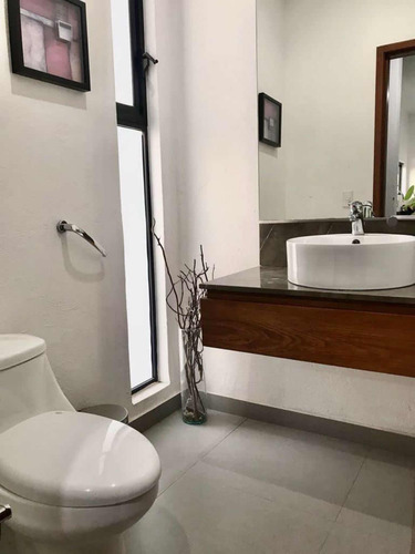 Casa De 3 Recámaras 3 Baños Completos Y Un Medio Baño