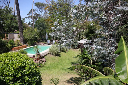 Imagen 2 de 19 de Casa De 4 Dormitorios Y Piscina A 100m Del Mar. Pinares, Punta Del Este