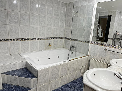 Casa Ampliada San Carlos De Apoquindo 6d/5b/3e En Condominio