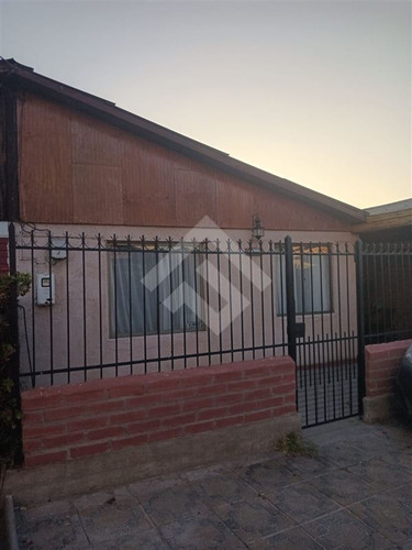 Casa En Venta De 5 Dorm. En Maipú