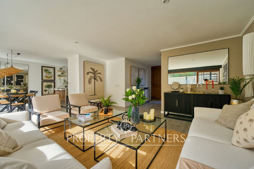 Cómodo Townhouse, Con Excelente Ubicación