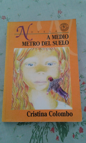 A Medio Metro Del Suelo   -   Cristina Colombo  