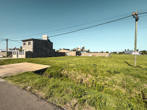 Terreno Residencial Sobre Calle Principal De Barrio Tango
