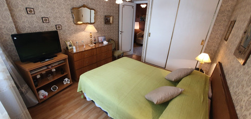 Hermoso Departamento De 2 Ambientes Con Dependencias Vista A Plaza Colon