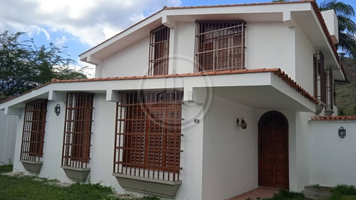 Hermosa Casa Céntrica Ideal Para Proyecto Comercial En La Urbanización Los Caobos. 002jsc