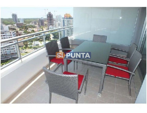 Imagen 5 de 12 de Apartamento En Brava Con 3 Dormitorios