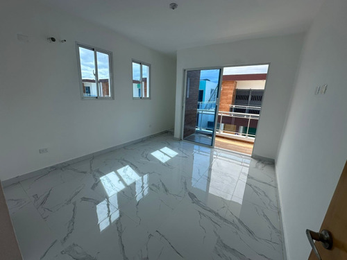 Se Renta Casa Con Piscina En San Isidro Prado Oriental