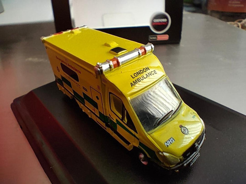 Imagen 5 de 7 de Ambulancia Oxford, Escala N, En Miniatura Mercedes Benz