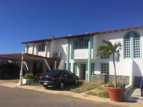 Imagen 3 de 12 de Townhouse En Venta Ubicado En La Puerta Maraven. Punto Fijo