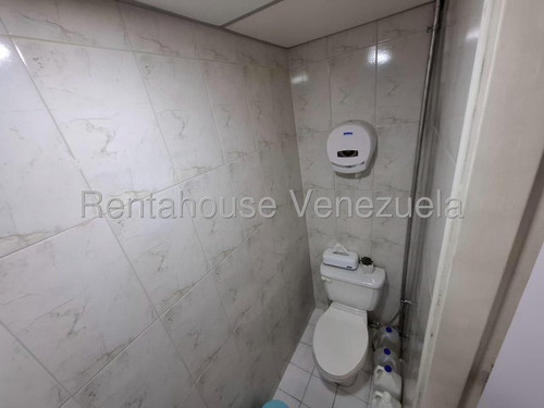 En Alquiler Local Comercial Inm De 50 M2 Completamente Operativo, En Funcion De Un Centro Medico Estetico, Cuenta Con Area De Recepcion, 2 Consultorios, Baño, Ducha, Estacionamientos, Las Chimeas
