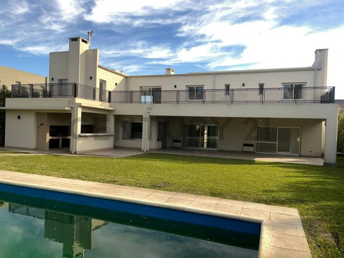 Casa En Venta De 6 Ambientes En Barrio Albanueva Rincon De Milberg