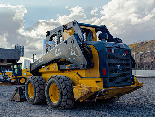 2021 Mini Cargador John Deere 332g
