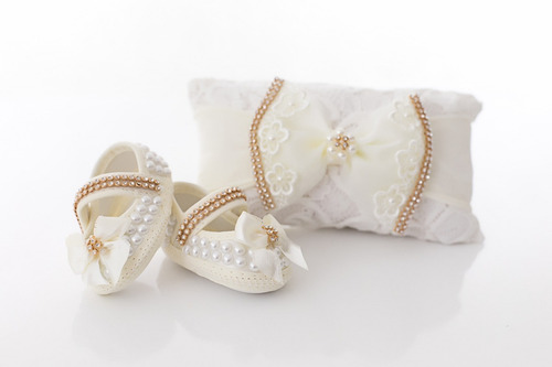 Imagem 2 de 2 de Sapatinho De Perolas + Tiara Para Bebe Reborn