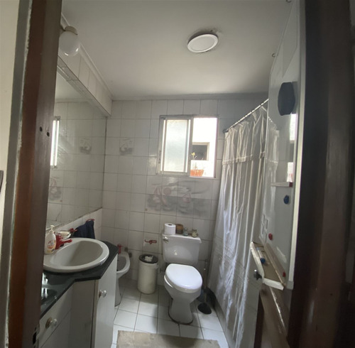 Casa En Venta De 6 Dorm. En La Cisterna