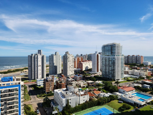 Vende U$s 460.000 Forest Tower, Punta Del Este.