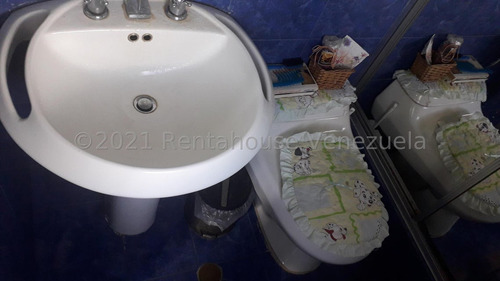 Casa En Venta La Trinidad. Codigo: 22-19042 Cm