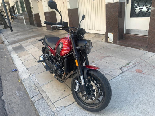 Benelli Leoncino 500 Inmaculada, Titular, Accesorios