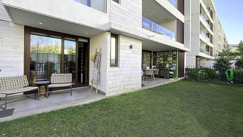 Primer Piso Con Patio, Casi Nuevo, Bajos Gastos Comunes!!!
