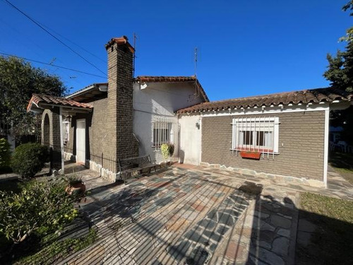 Casa En Claypole Con Hermoso Parque