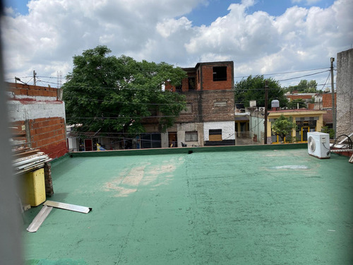Local Comercial De 258 M² Con Dos Depósitos