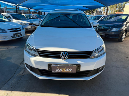 Volkswagen Jetta 2.0 Comfortline Flex 4p Automática