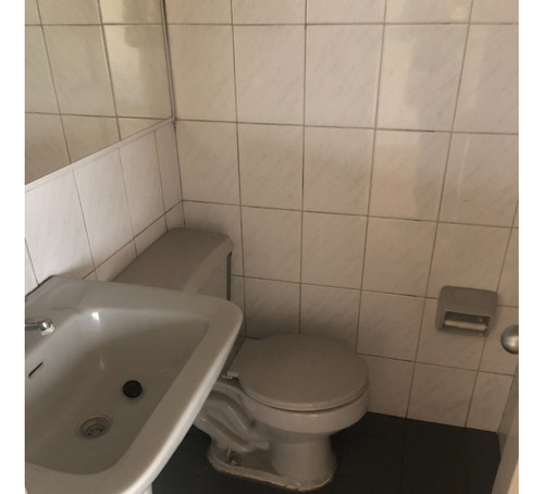 Se Vende Oficina Amplia Asolada En Calle Cochrane Valpo