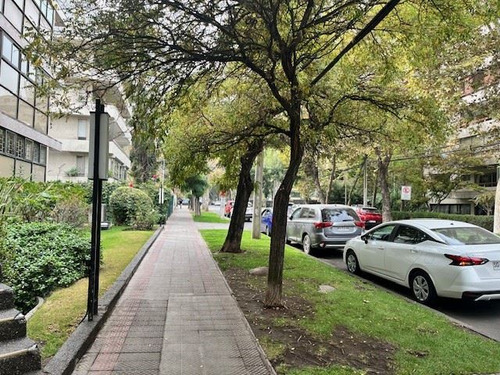 Arriendo Departamento De Tres Dormitorios, Pieza De Servicio