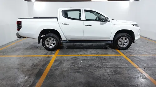 Mitsubishi L200 2.4 GLX GASOLINA