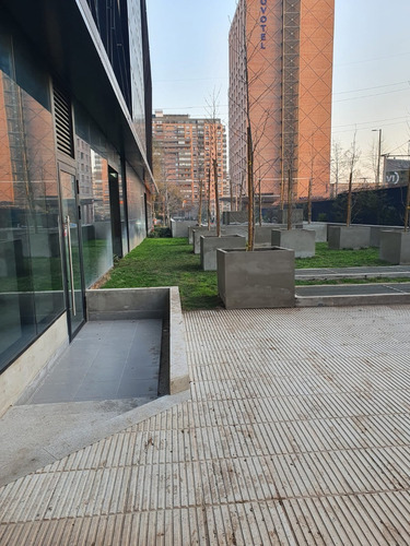 Local Comercial Para Habilitar En Nueva Las Condes