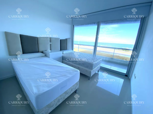 Playa Mansa Apartamento En Venta 3 Dormitorios Y Servicio.