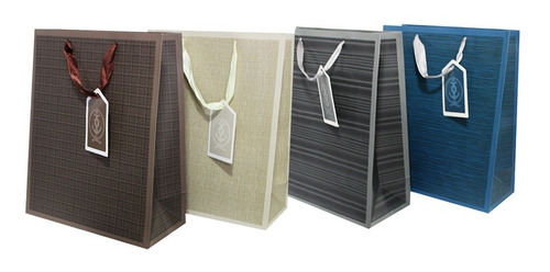 Imagem 2 de 4 de Kit Com 5 Fitas Plásticas + 12 Sacolas Kraft Decoradas