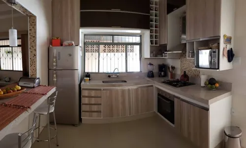 Casa - Cajuru/sp