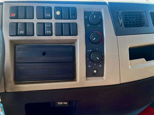 Imagem 10 de 15 de Volvo Vm 330 4x2r 2014