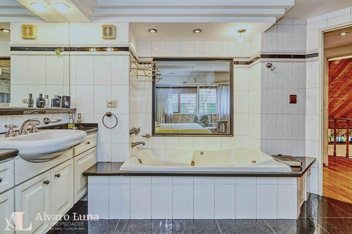 Imagen 8 de 18 de Vicente López Venta Casa De 6 Ambientes Con Jardín Y Piscina