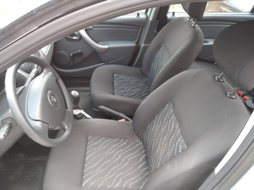 Renault Logan 1.0 Autentique 16 V 4p