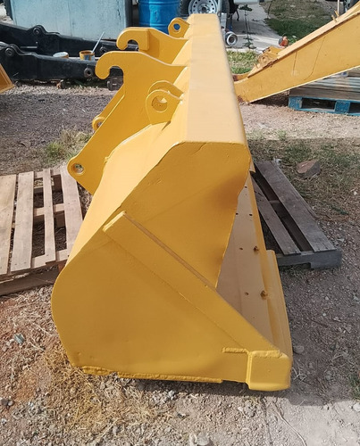 Bote Frontal Retroexcavadora Caterpillar 416c