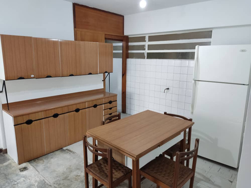 En Venta Apartamento Para Remodelar En Altamira Sur