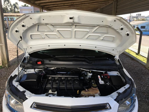 Imagem 8 de 10 de Chevrolet Onix 2013 1.4 Lt 5p