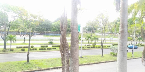 Imagen 16 de 17 de Av. Raúl Leoni Quinta Gina, Frente Al Polideportivo A Una Cuadra Antes De La Av. Bolivar