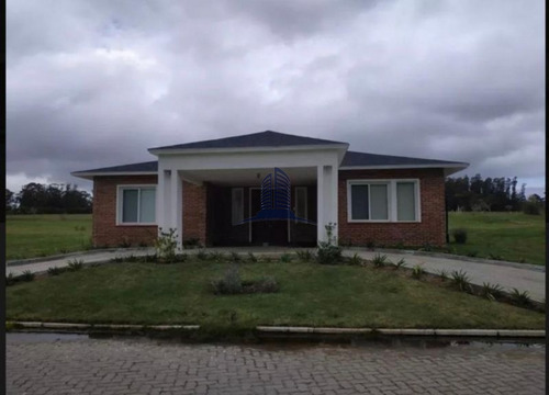 Casa En Venta Barrio Privado,4 Dormitorios - Ref: 715