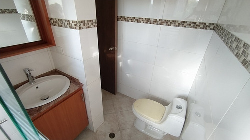 Imagen 9 de 14 de Re/max 2mil Vende Cómodo Y Atractivo Townhouse En Urb. Brisas De San Miguel - Isla De Margarita