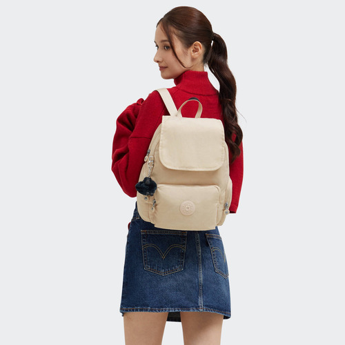 Kipling Mochila City Zip Tamaño Chica 100% Color Back to Beige Diseño de la tela Color Sólido
