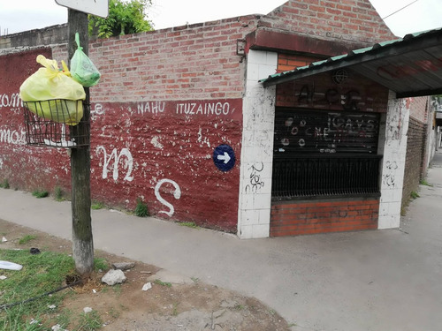 Casa En Esquina Sobre Avenida