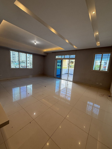 Apartamento En Evaristo Morales Con Terraza