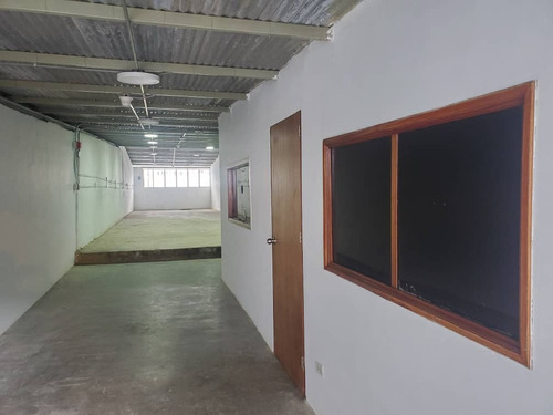 A Tan Solo 5 Minutos De Las Mercedes. Venta De Galpon Industrial En La Zona Industrial La Naya, Baruta, 980 Mts. Para Desarrollar Cualquier Industria. Cuenta Con Una Cava De Refrigeracion De 28 Mts